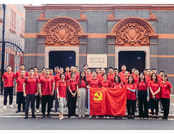 心向党，建新功